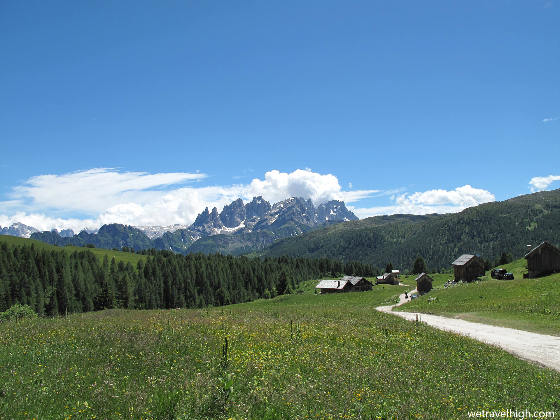 Il sentiero per il Rifugio Fuciade
